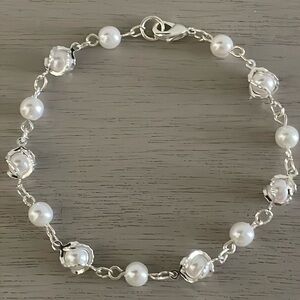 ✨SALE✨Silver Tone and Faux Pearl Bracelet